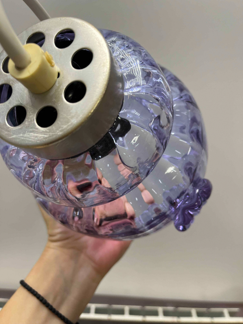 Лампа потолочная, з-д Победа, аметистовое стекло с налепами. Патрон и проводка в раб.сост. Картинка 6